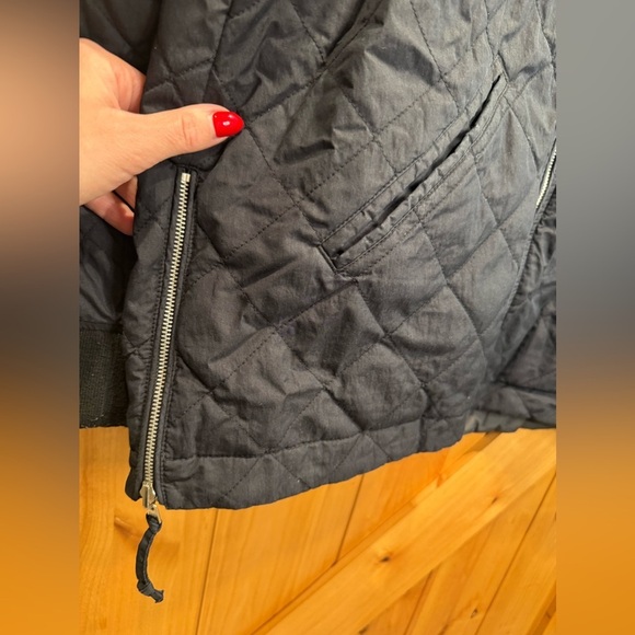 Abercrombie & Fitch Women’s Navy Blue Quilted Reversible Jacket Size L - Picture 2 of 6